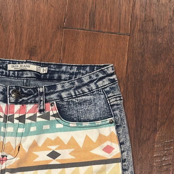 Medium IRIS JEANS Shorts Blue Asphalt Multicolor Tribal Jean Shorts - Picture 4 of 9